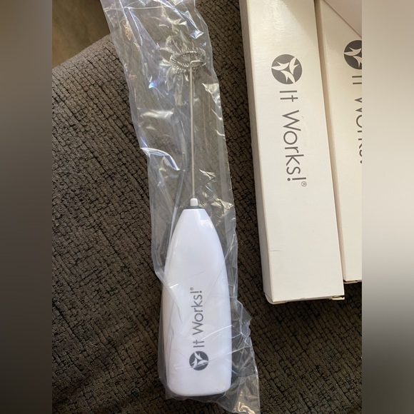 It Works Milk Frother Handheld - Hand Frother for Coffee - Drink Mixer Handheld - Picture 3 of 5
